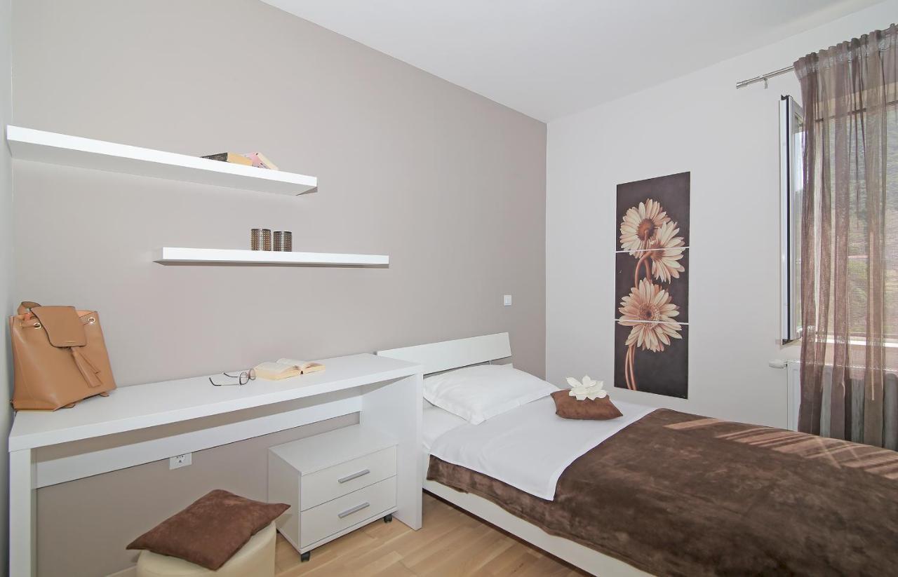 Apartment Moretic Gromaca Extérieur photo